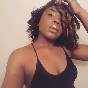 Meet your Posher, Dee